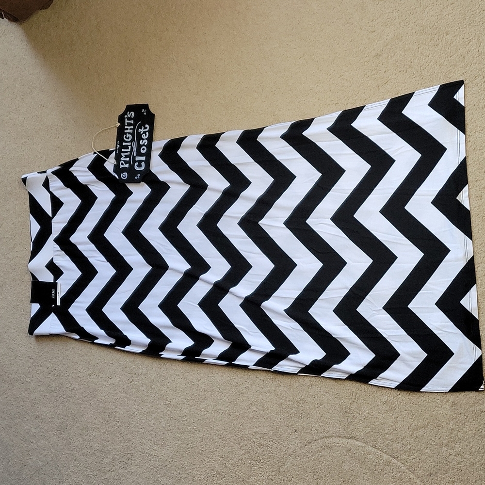 A.N.A. Maxi Skirt New Black and White Chevron Small
